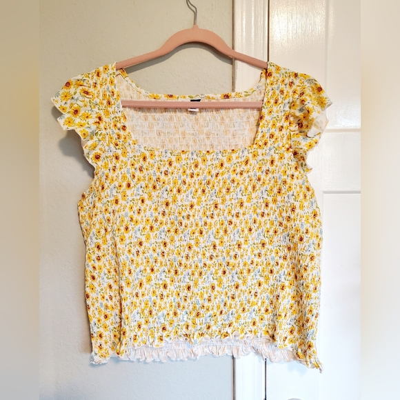 Old Navy Tops - Adorable Cropped Smocked Top